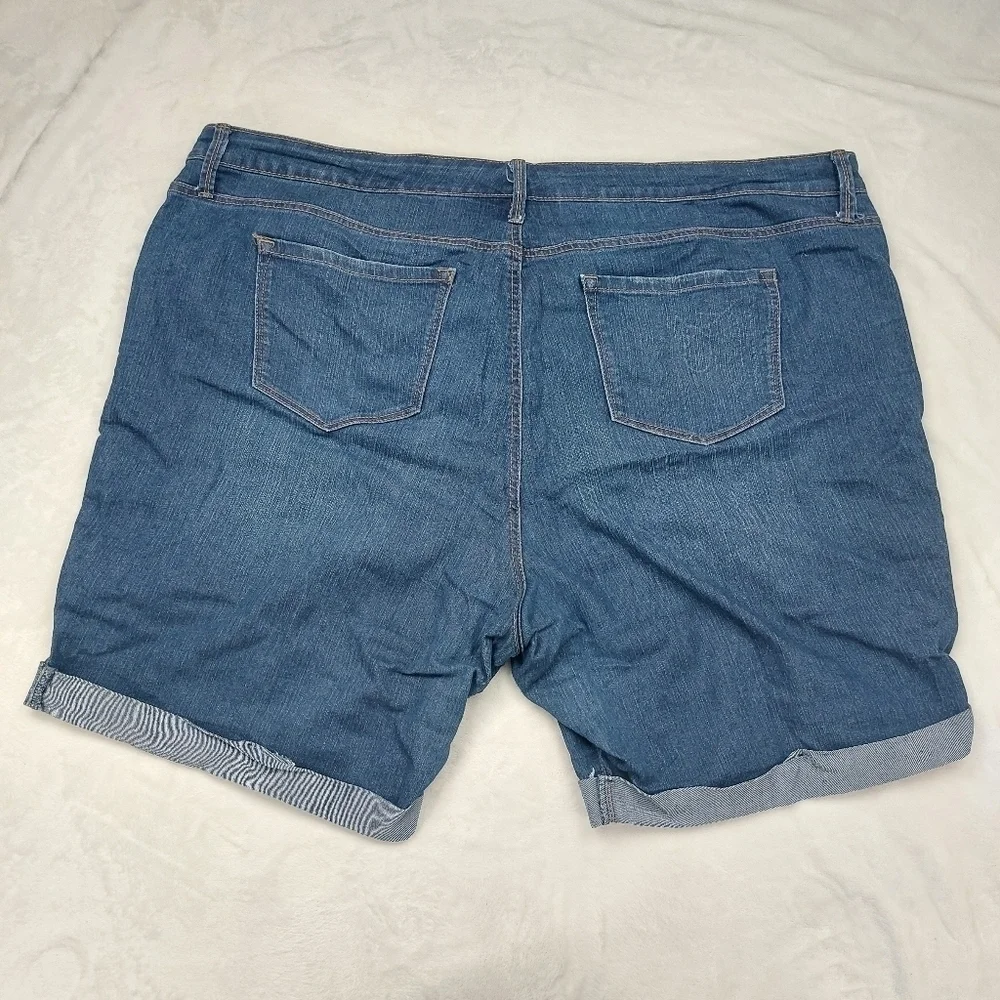 STYLE & CO WOMEN'S DARK WASH DENIM BLUE JEAN CUFFED BERMUDA SHORTS SIZE 24W - Picture 2 of 9
